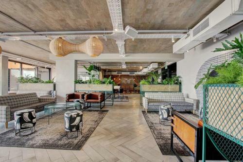 Apartamento Modern & Convenient Top Floor Mountain Views