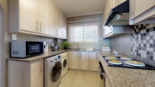 Apartamento Malata Beachfront Condo 27