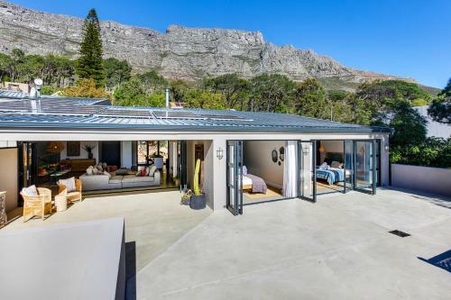 Villa Mountainside, Boho-chic Retreat With Natural Pool