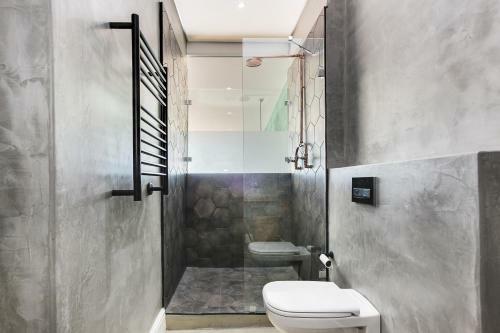 Villa Mountainside, Boho-chic Retreat With Natural Pool