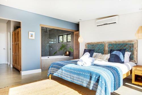 Villa Mountainside, Boho-chic Retreat With Natural Pool