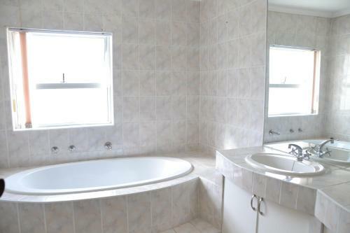 Hostal Alamein Guesthouse