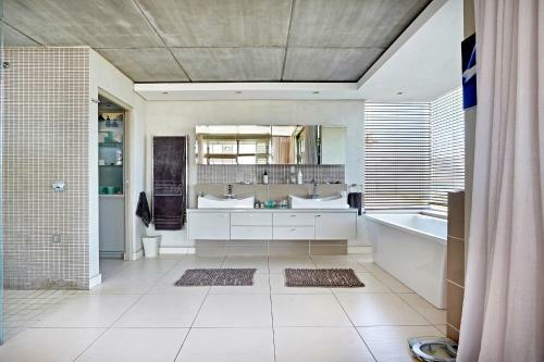 Atlantic Blue Villa At Pilots