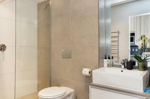 Trendy New York Style Apartment Near Table Mountain