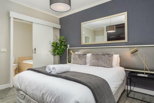 Icon Apartments