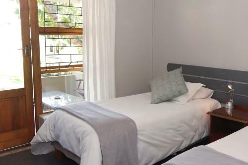 Hostal The Village Guesthouse