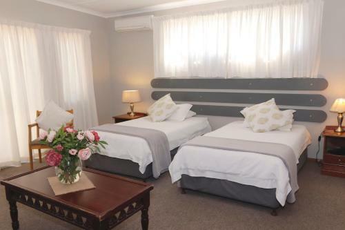 Hostal The Village Guesthouse