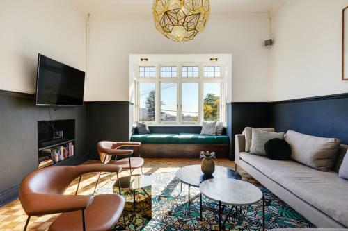 Victorian Manor House On Table Mountain