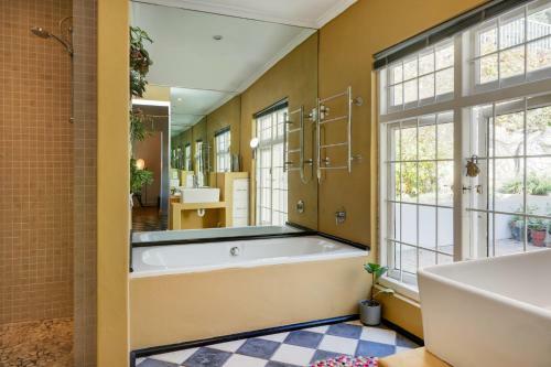 Victorian Manor House On Table Mountain