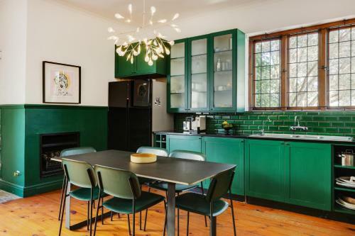 Victorian Manor House On Table Mountain