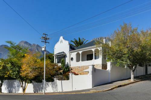 Victorian Manor House On Table Mountain
