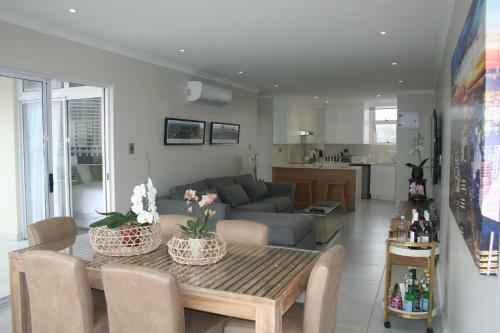 71 Sea Lodge Beachfront Apartment