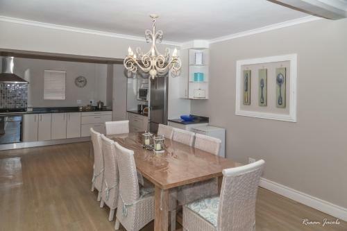 Gansbaai Seafront Holiday House - "ons C-huis"