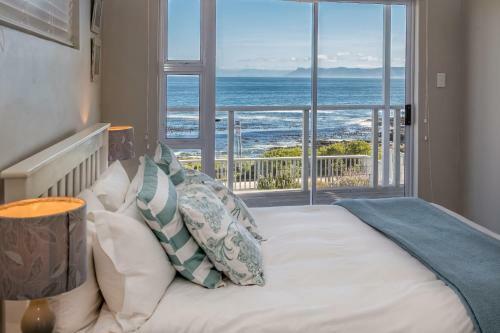 Gansbaai Seafront Holiday House - "ons C-huis"