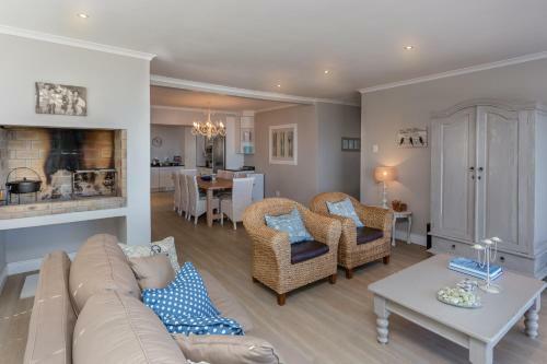 Gansbaai Seafront Holiday House - "ons C-huis"