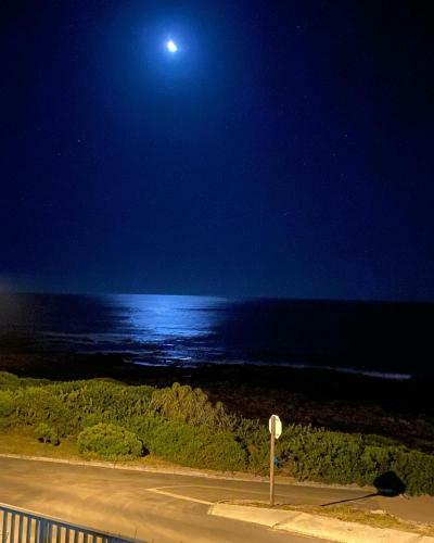 Gansbaai Seafront Holiday House - "ons C-huis"