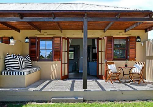 Hostal Huguenot House