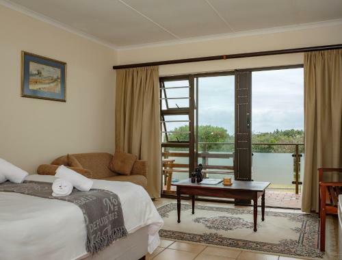 Hostal Crowned Crane