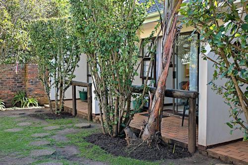 Hostal Crowned Crane