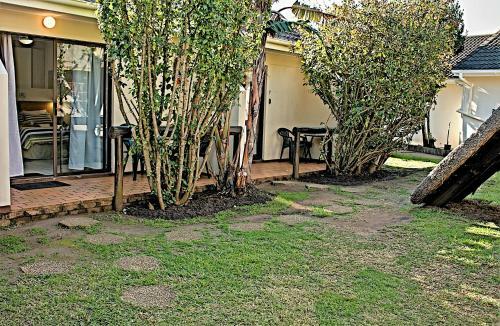 Hostal Crowned Crane