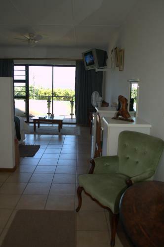 Hostal Crowned Crane