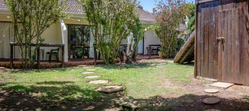 Hostal Crowned Crane