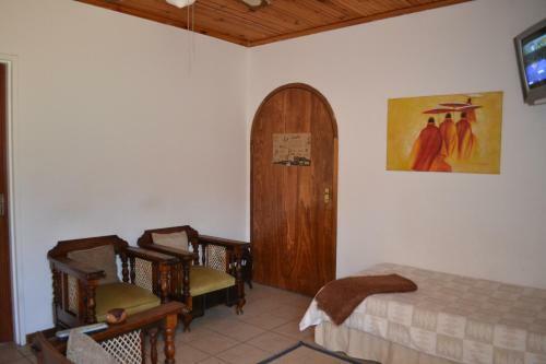 Hostal Crowned Crane