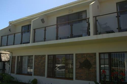 Hostal Crowned Crane