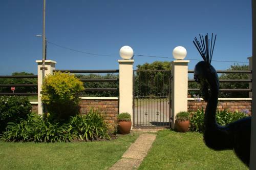 Hostal Crowned Crane