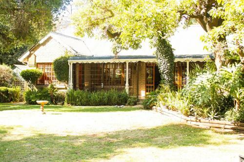Hostal Hidden Gem Art Guesthouse , One Of A Kind