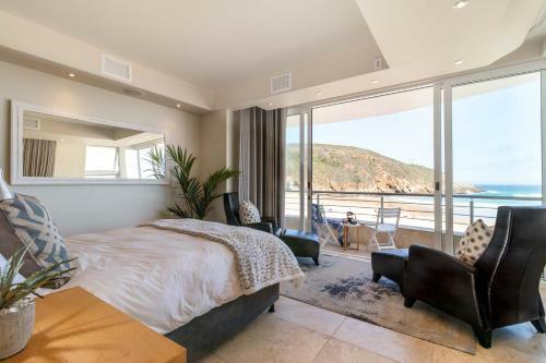 Hostal Waves Of Grace Seafront Villa