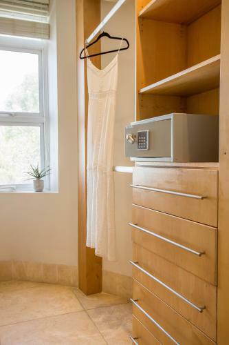 Hostal Waves Of Grace Seafront Villa