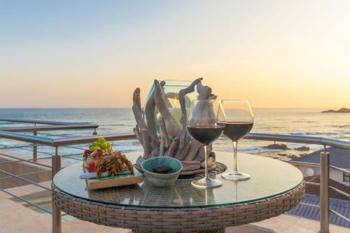 Hostal Waves Of Grace Seafront Villa