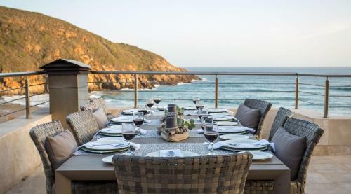 Hostal Waves Of Grace Seafront Villa