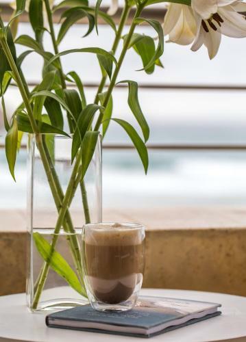 Hostal Waves Of Grace Seafront Villa