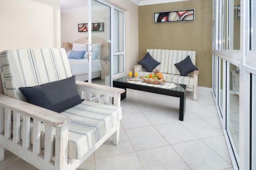 Main Beach Apartment