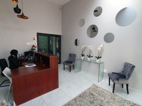 La Orchard Hotel