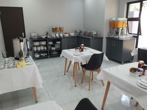 La Orchard Hotel