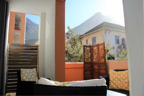 Mui Melrose Apartments