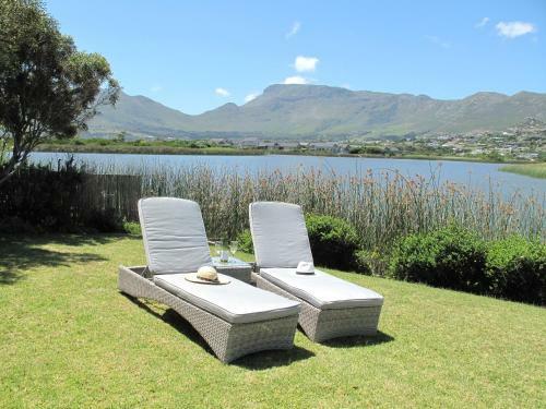 Stunning Cape Peninsula Holiday Villa With Pool