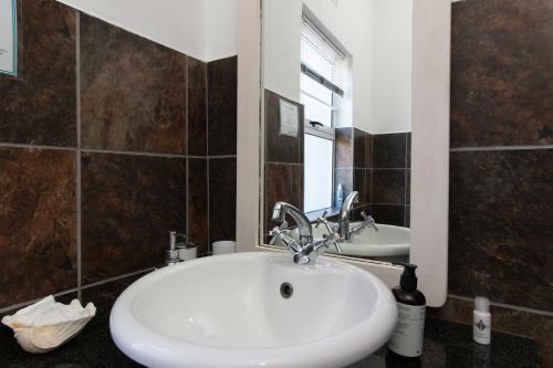 Hostal Alfred View