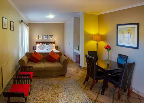 Hostal Guest Lodge - Self Catering With Choice Of Breakfast
