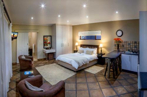 Hostal Guest Lodge - Self Catering With Choice Of Breakfast