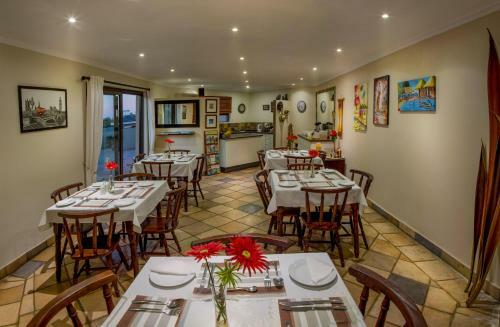 Hostal Guest Lodge - Self Catering With Choice Of Breakfast
