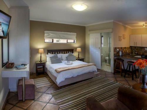 Hostal Guest Lodge Self Catering With Choice Of Breakfast