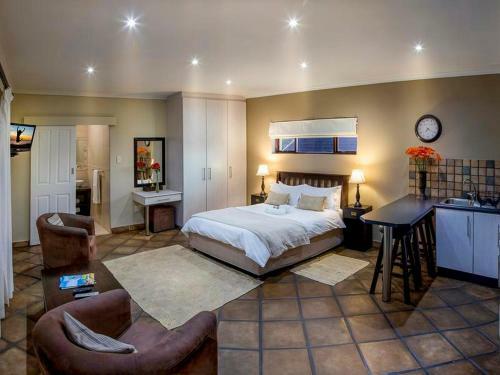 Hostal Guest Lodge Self Catering With Choice Of Breakfast