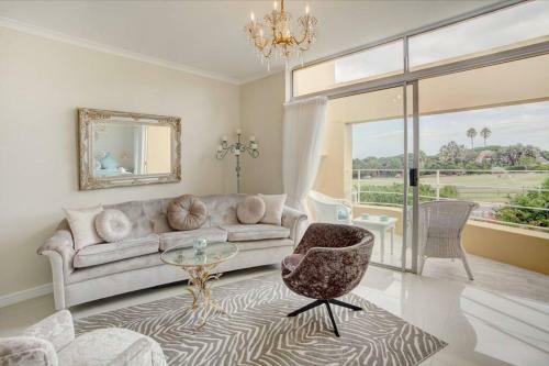 L`azur : Elegant Apartment With Sea View