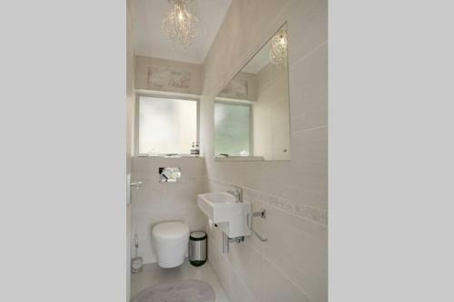 L`azur : Elegant Apartment With Sea View