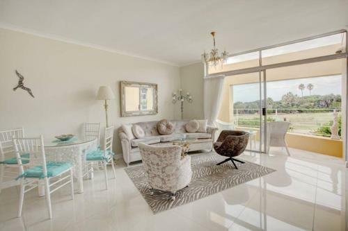 L`azur : Elegant Apartment With Sea View