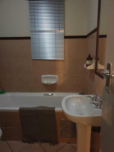 87 El De Vino Apartment
